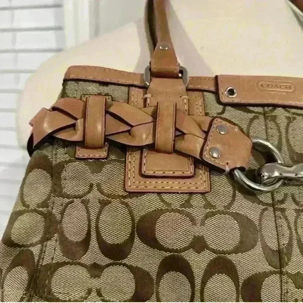 Vintage Authentic medium Hampton signature  Coach purse - Picture 3 of 10